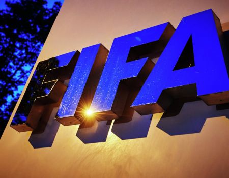 La FIFA decide monopolizar los fichajes y reglamentarlo mas