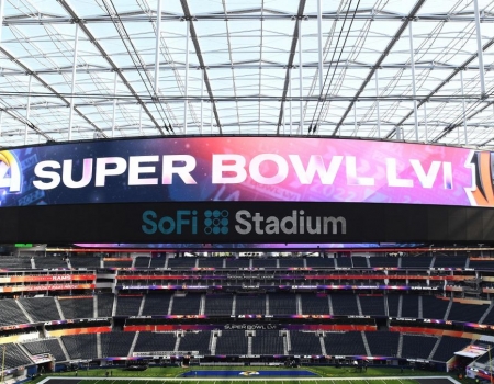 Super Bowl 2022: millones en publicidad, alitas de pollo como menú y un estacionamiento a US$5000