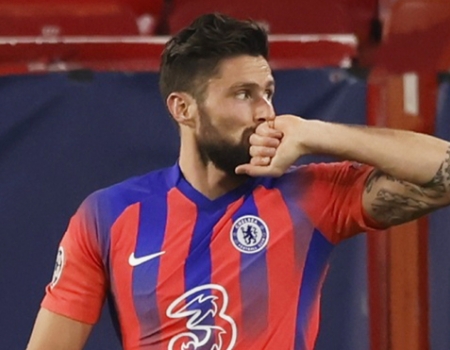 Giroud aniquila al Sevilla con un poker de ensueño