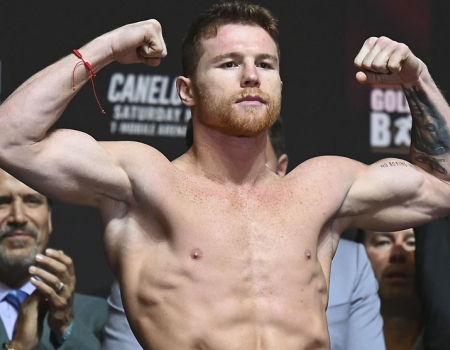 Canelo Álvarez festeja 15 años como boxeador profesional