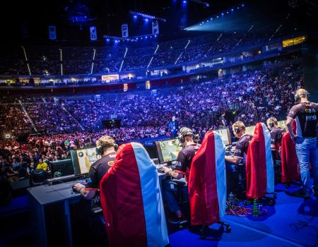 “Billones”: eSports sobrepasa la barrera de los mil millones de dólares y no tienen limites.