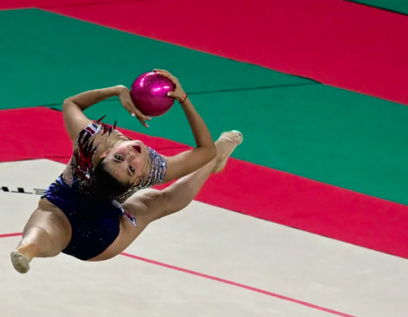 La italiana Sofia Raffaeli se cuelga el oro en las finales de aro y pelota