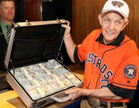 Aficionado pierde millones de dólares por apostarle a los Astros de Houston