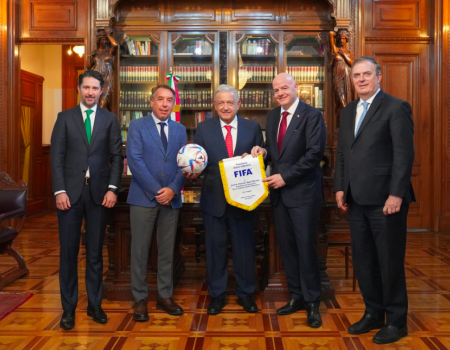 Gianni Infantino se reúne con AMLO para revisar los avances del Mundial de 2026